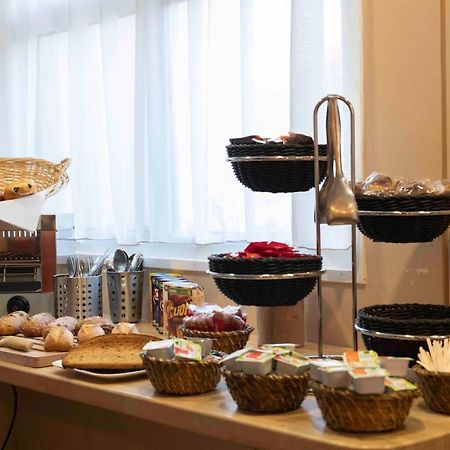 Wink Hotel Juvisy Buitenkant foto