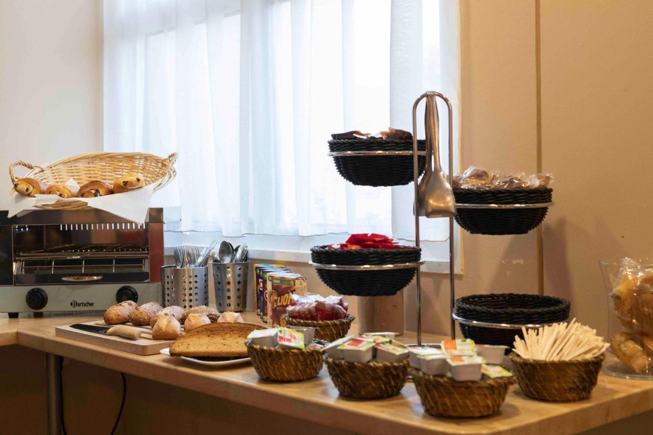 Wink Hotel Juvisy Buitenkant foto