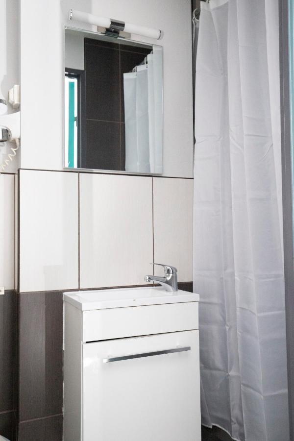 Wink Hotel Juvisy Buitenkant foto