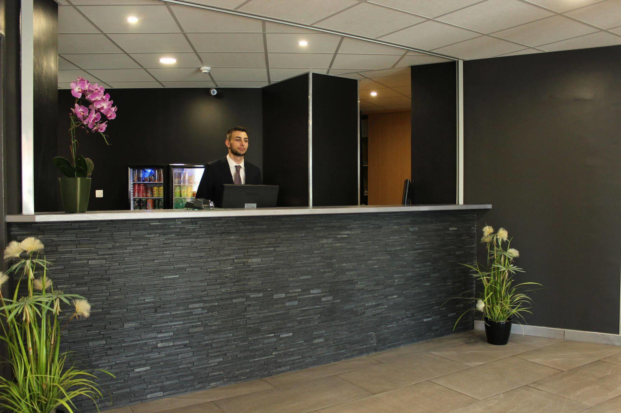 Wink Hotel Juvisy Buitenkant foto