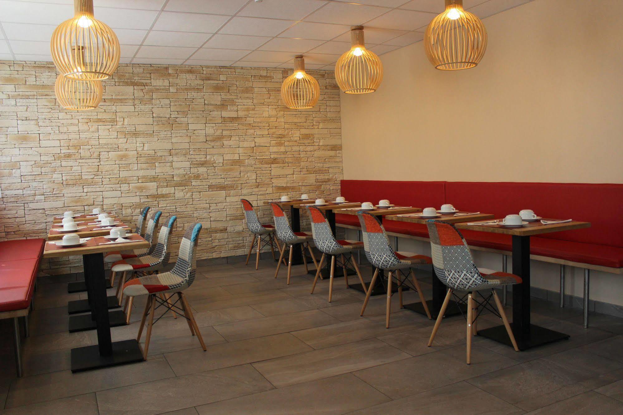 Wink Hotel Juvisy Buitenkant foto