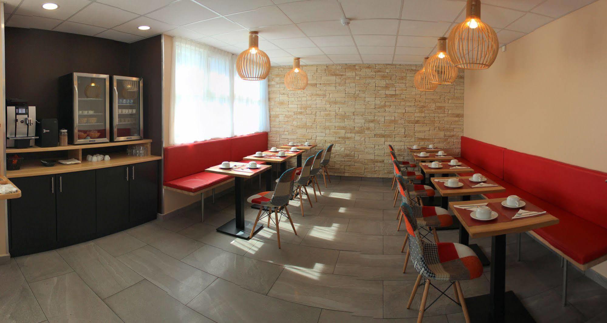 Wink Hotel Juvisy Buitenkant foto